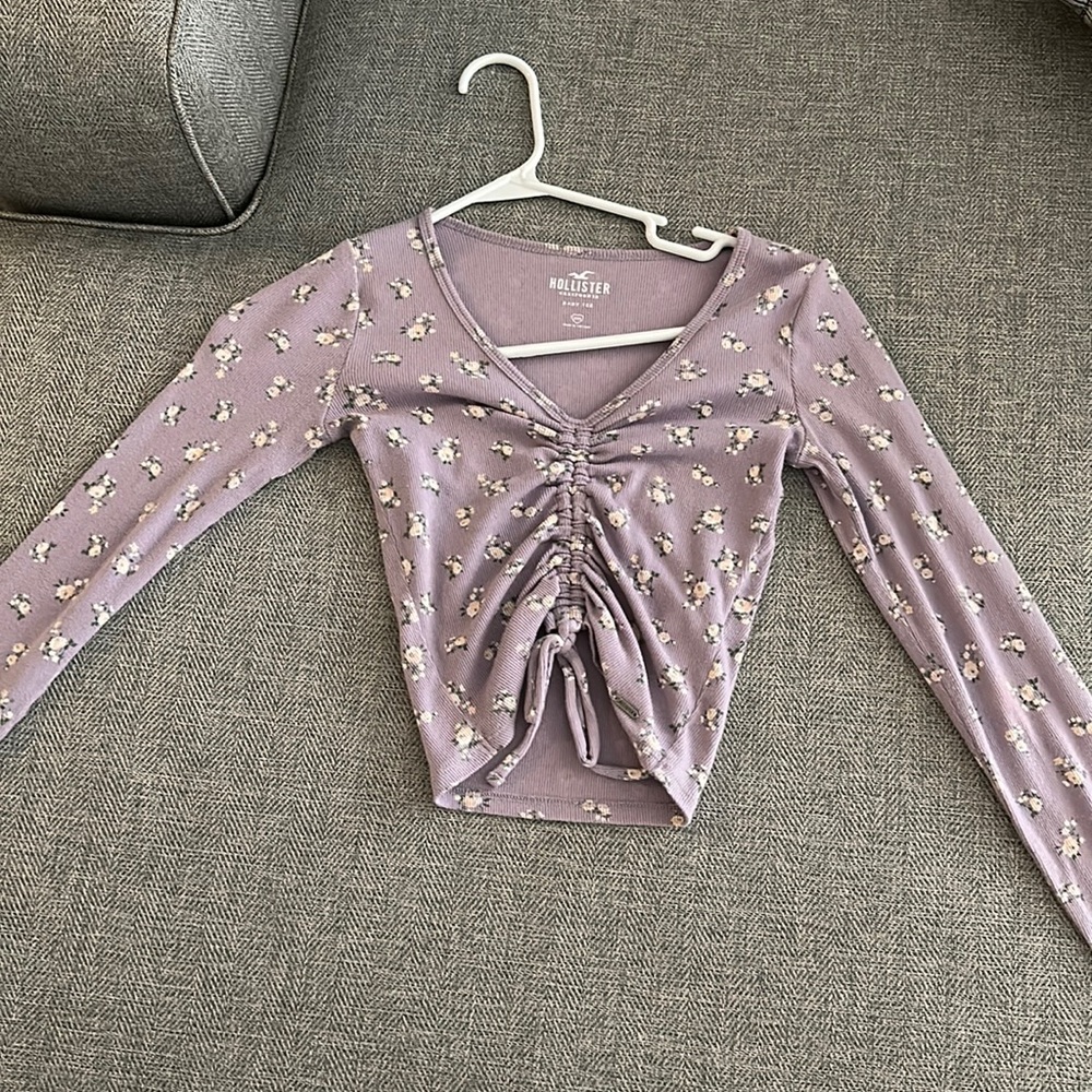 hollister flower top in purple